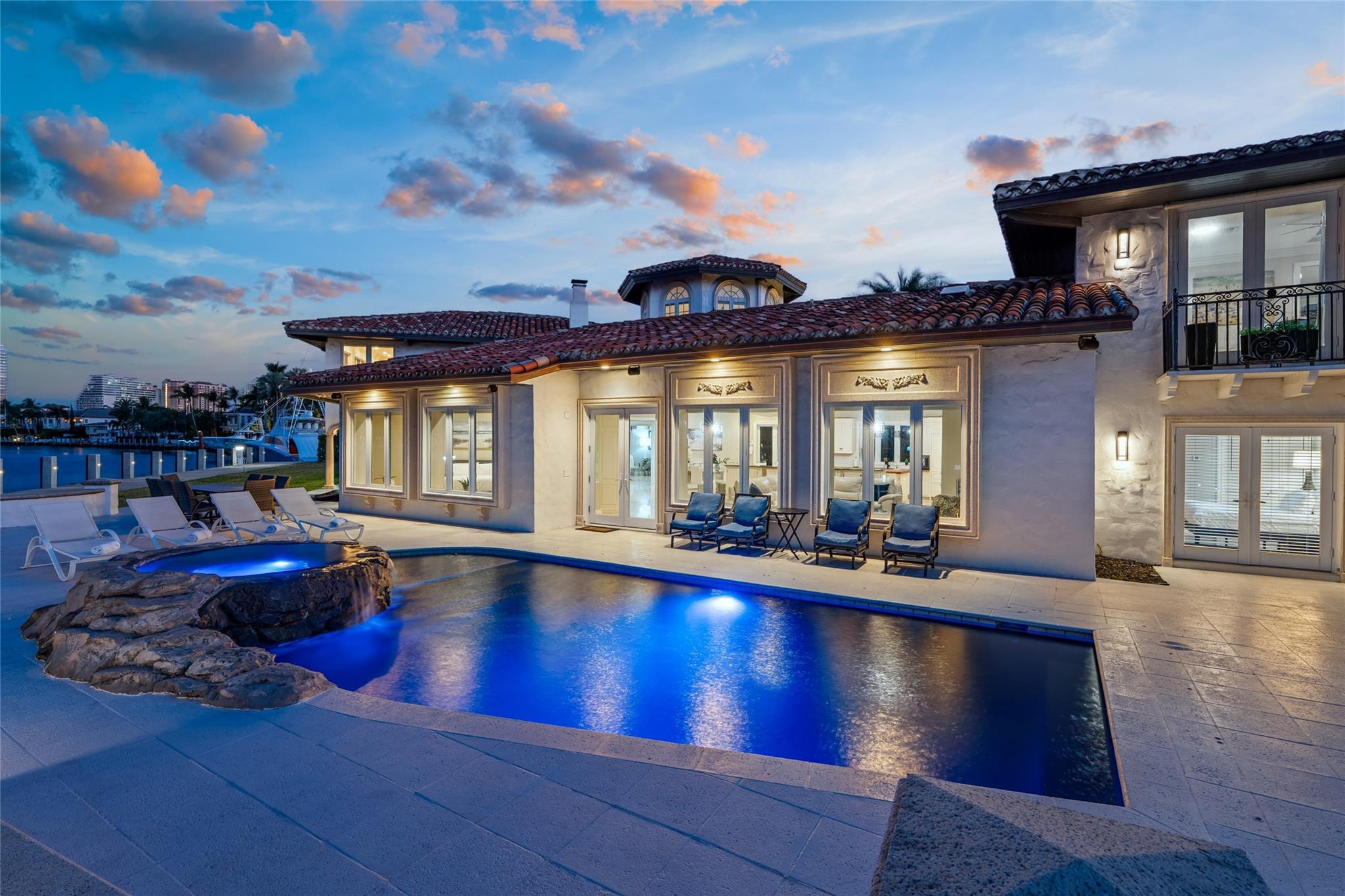 Merritt Isle 45-38 B - Residential