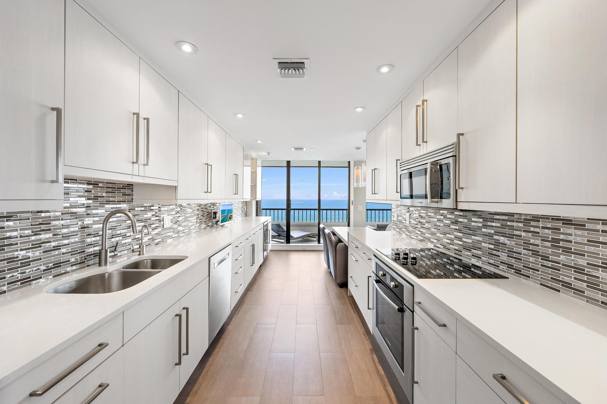 5250 N Ocean Drive 10s