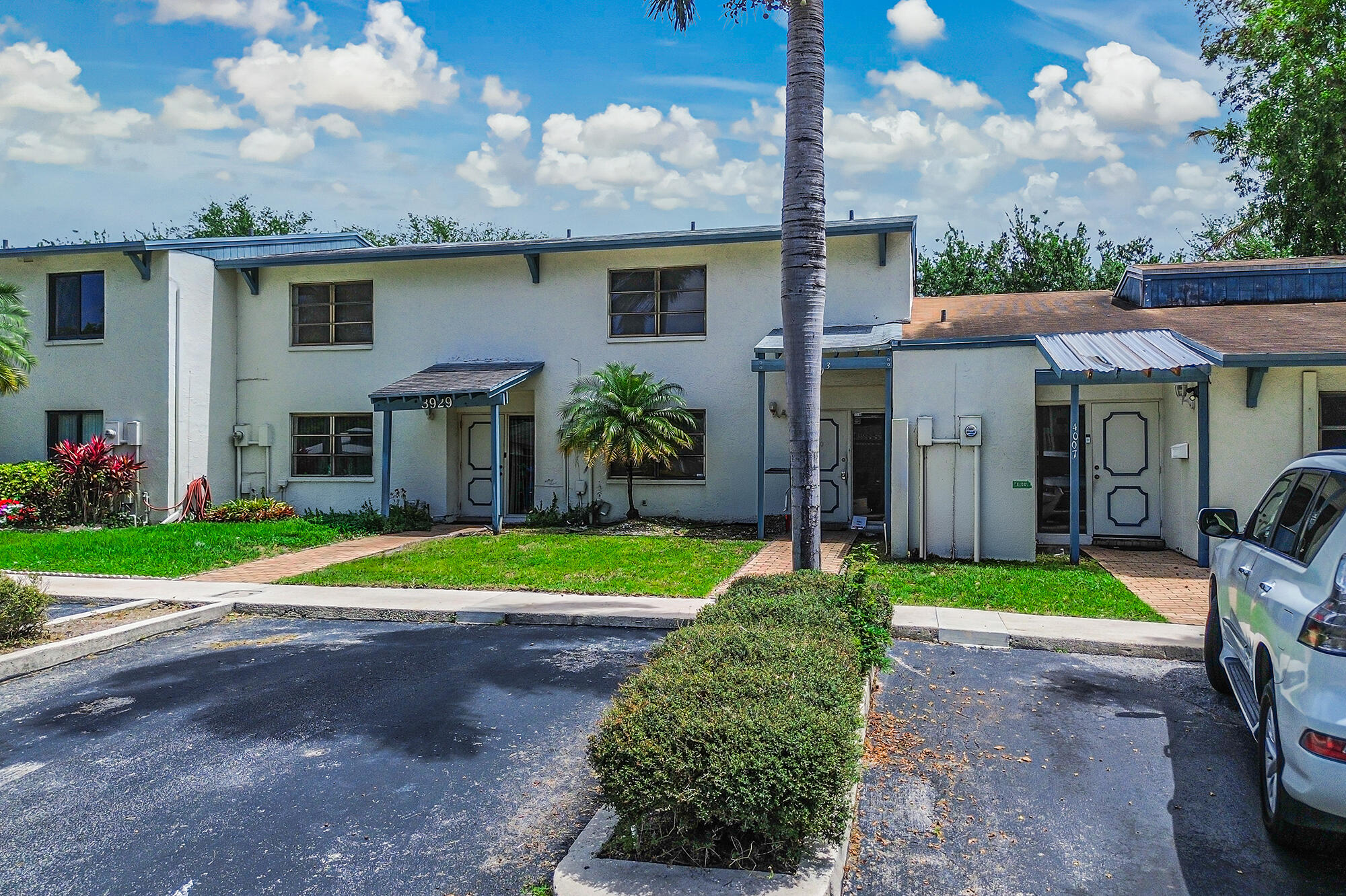 4003 W Woodscape Drive 2-k