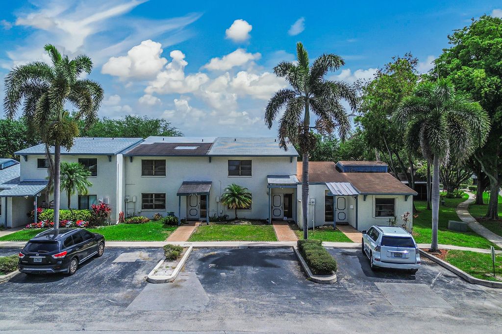 Photo of 4003 W Woodscape Drive #2-k, Miramar, FL 33023 (MLS # B26022691)