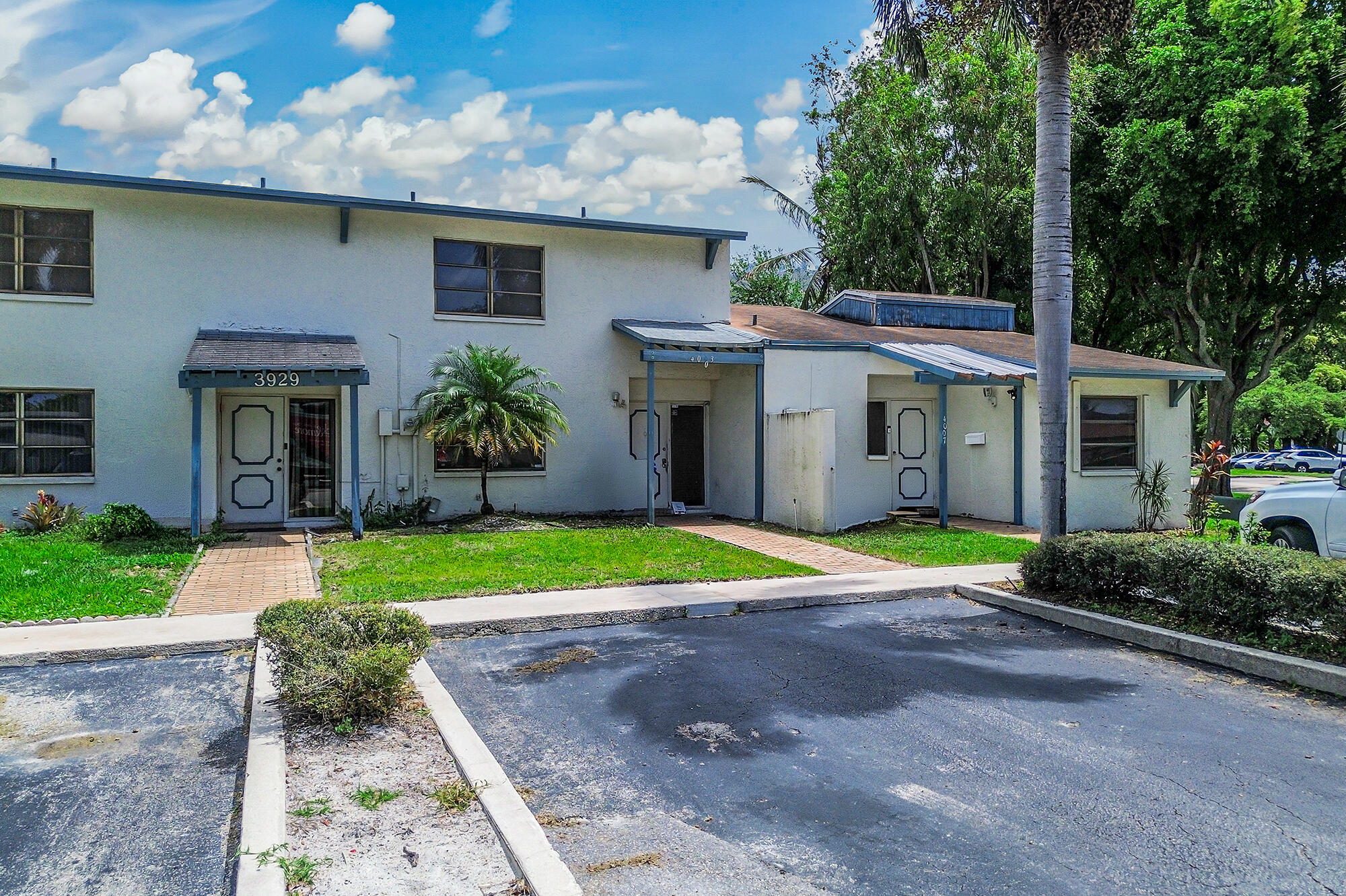 4003 W Woodscape Drive 2-k