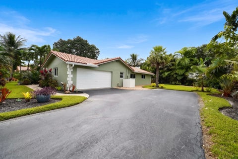 Tiny photo for 10850 NW 33RD Street, Coral Springs, FL 33065 (MLS # B26089615)