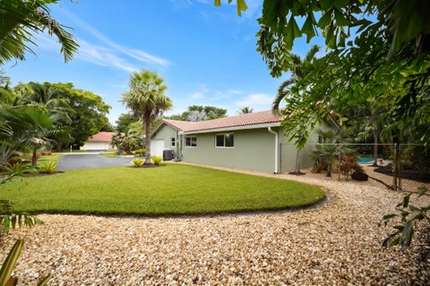 Tiny photo for 10850 NW 33RD Street, Coral Springs, FL 33065 (MLS # B26089615)