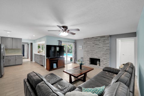 Tiny photo for 10850 NW 33RD Street, Coral Springs, FL 33065 (MLS # B26089615)