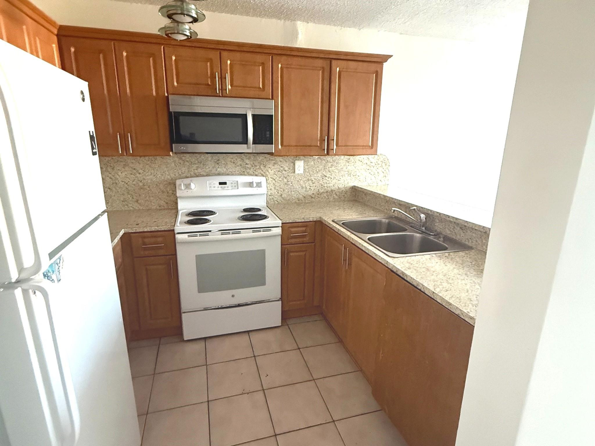 Fontainebleau Gardens Con - Residential Lease