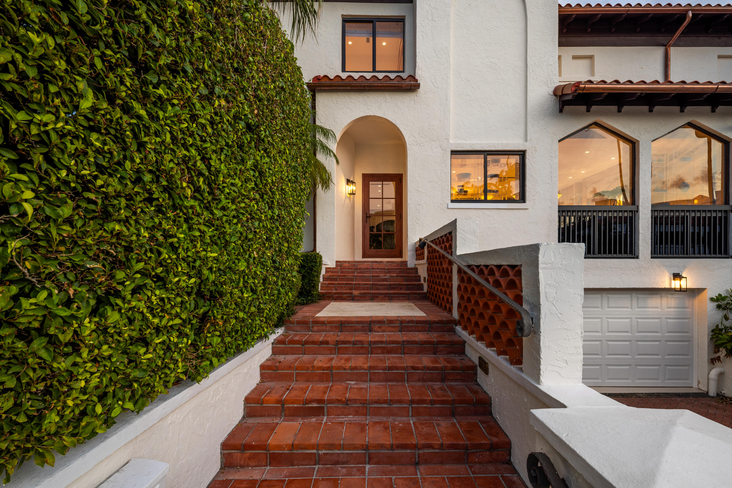 260 Everglade Avenue