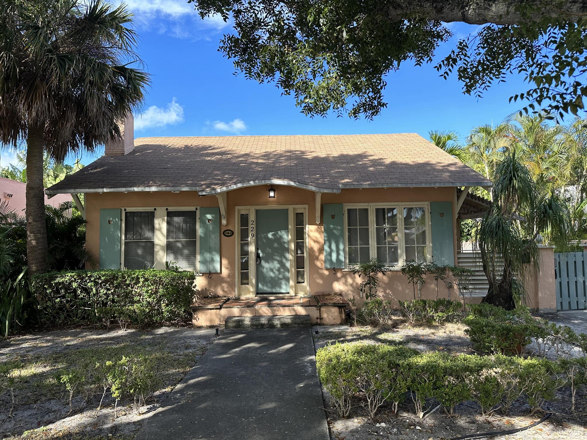 Beautifully updated historic 2/1 home in the southland district 1/2 block from the intracoastal. Pecky cypress ceilings in the living rm and Den/office. Quartz countertops and Martha Stewart cabinets in the kitchen. Washer and dryer, dishwasher and microwave. Shares property with two cottages. This is a single family home. Driveway-off street parking.