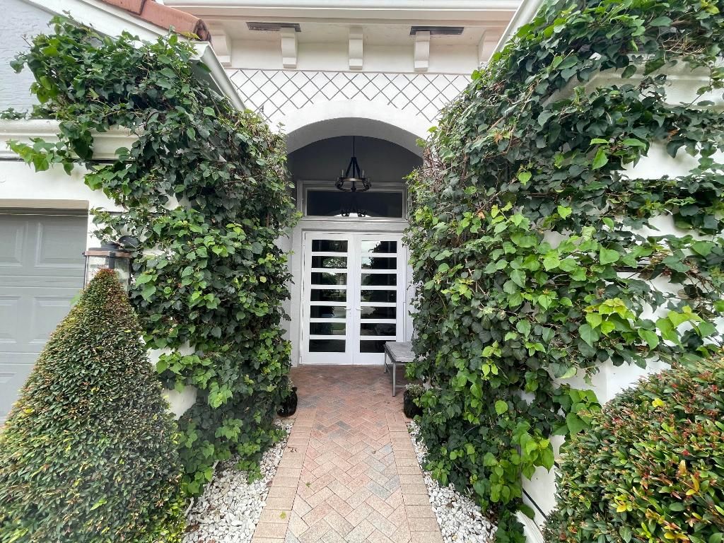 Photo of 7947 Lando Avenue, Boynton Beach, FL 33437 (MLS # R11152055)