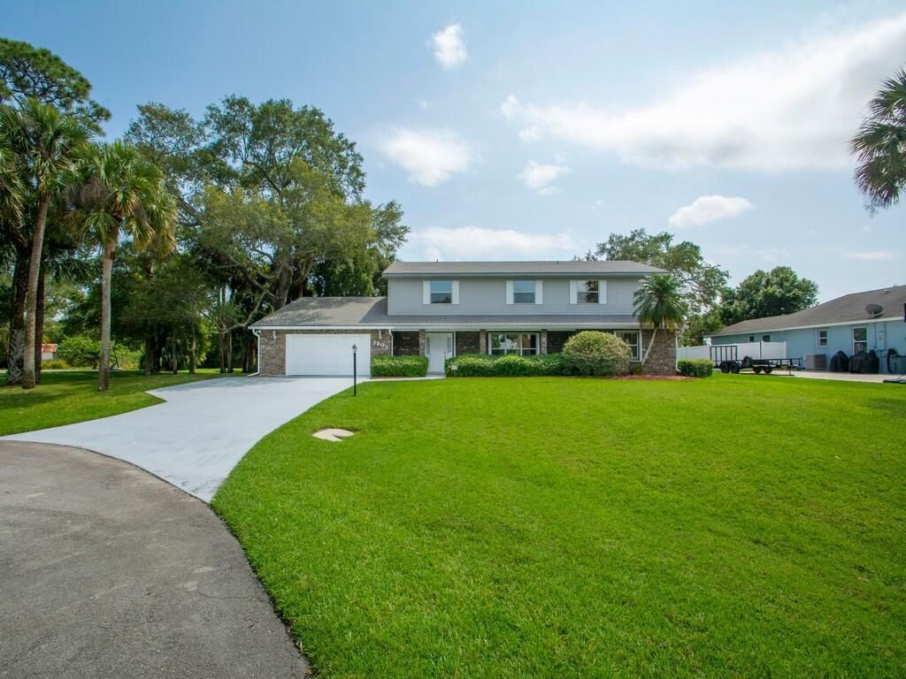 Photo of 1803 Hazelwood Drive, Fort Pierce, FL 34982 (MLS # R10788804)