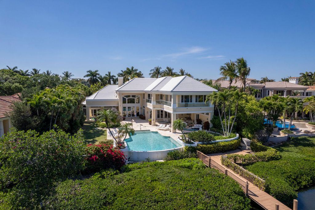 Photo of 194 Spyglass Court, Jupiter, FL 33477 (MLS # B26007884)