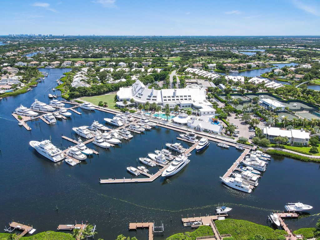 Photo of 194 Spyglass Court, Jupiter, FL 33477 (MLS # B26007884)