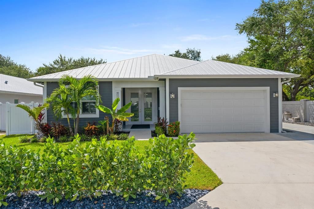 Photo of 17735 Cinquez Park Road W, Jupiter, FL 33458 (MLS # R10877633)