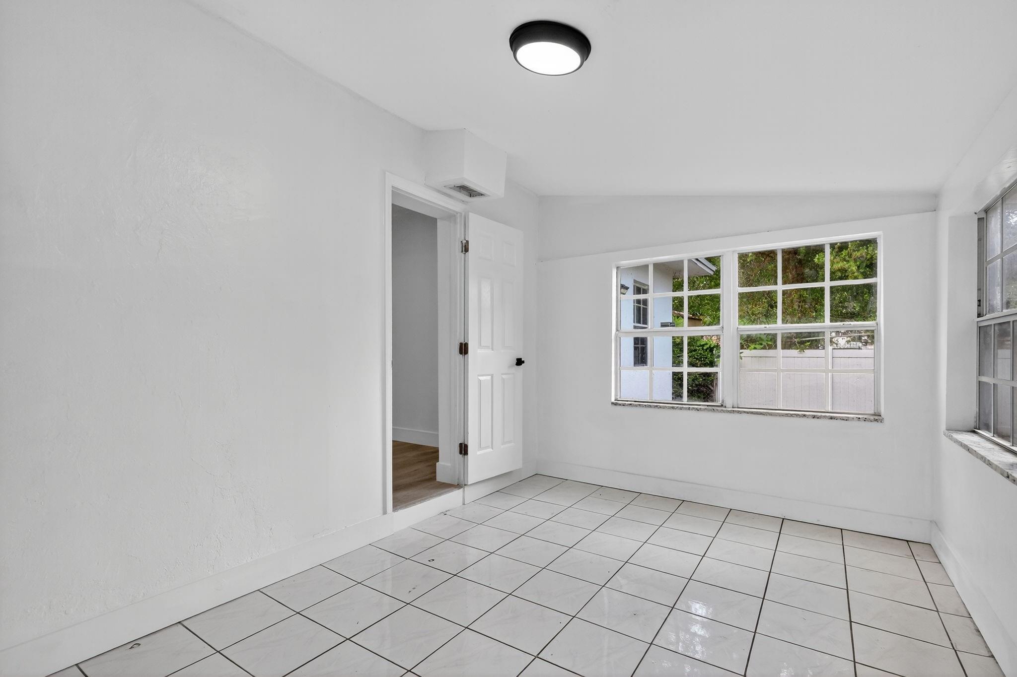 EDISON HEIGHTS SEC D - Residential Lease