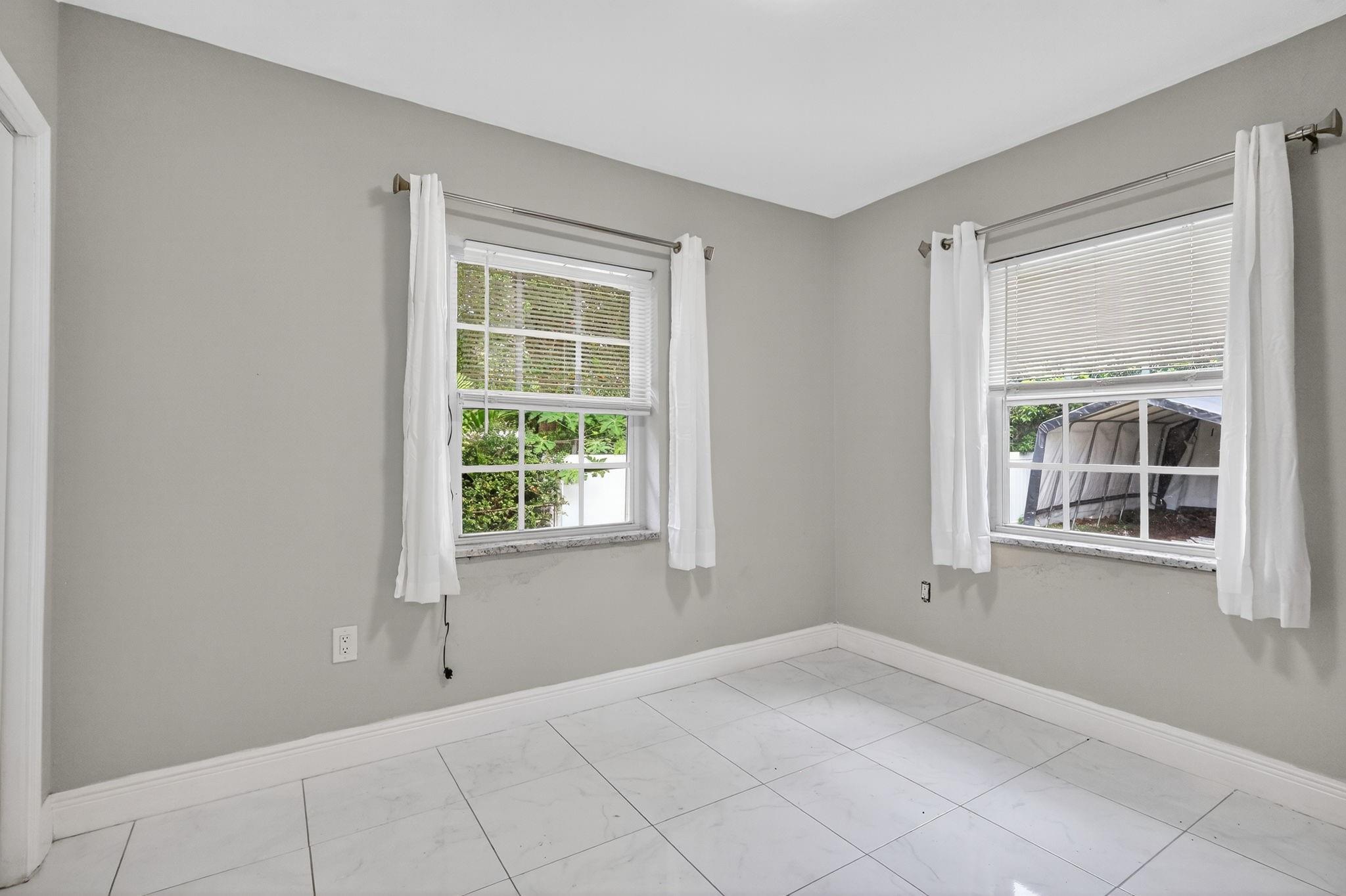 EDISON HEIGHTS SEC D - Residential Lease