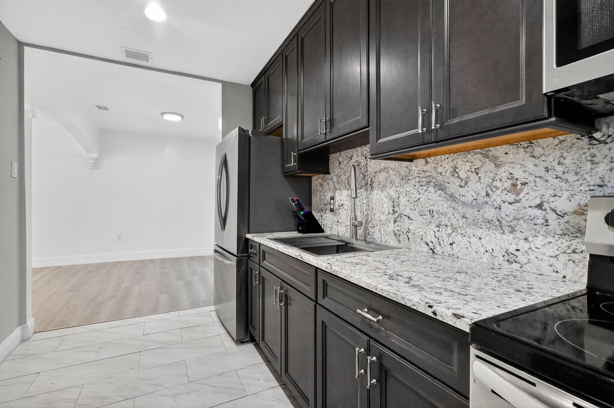 EDISON HEIGHTS SEC D - Residential Lease