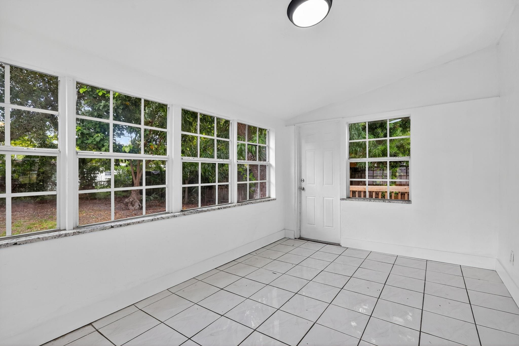 EDISON HEIGHTS SEC D - Residential Lease