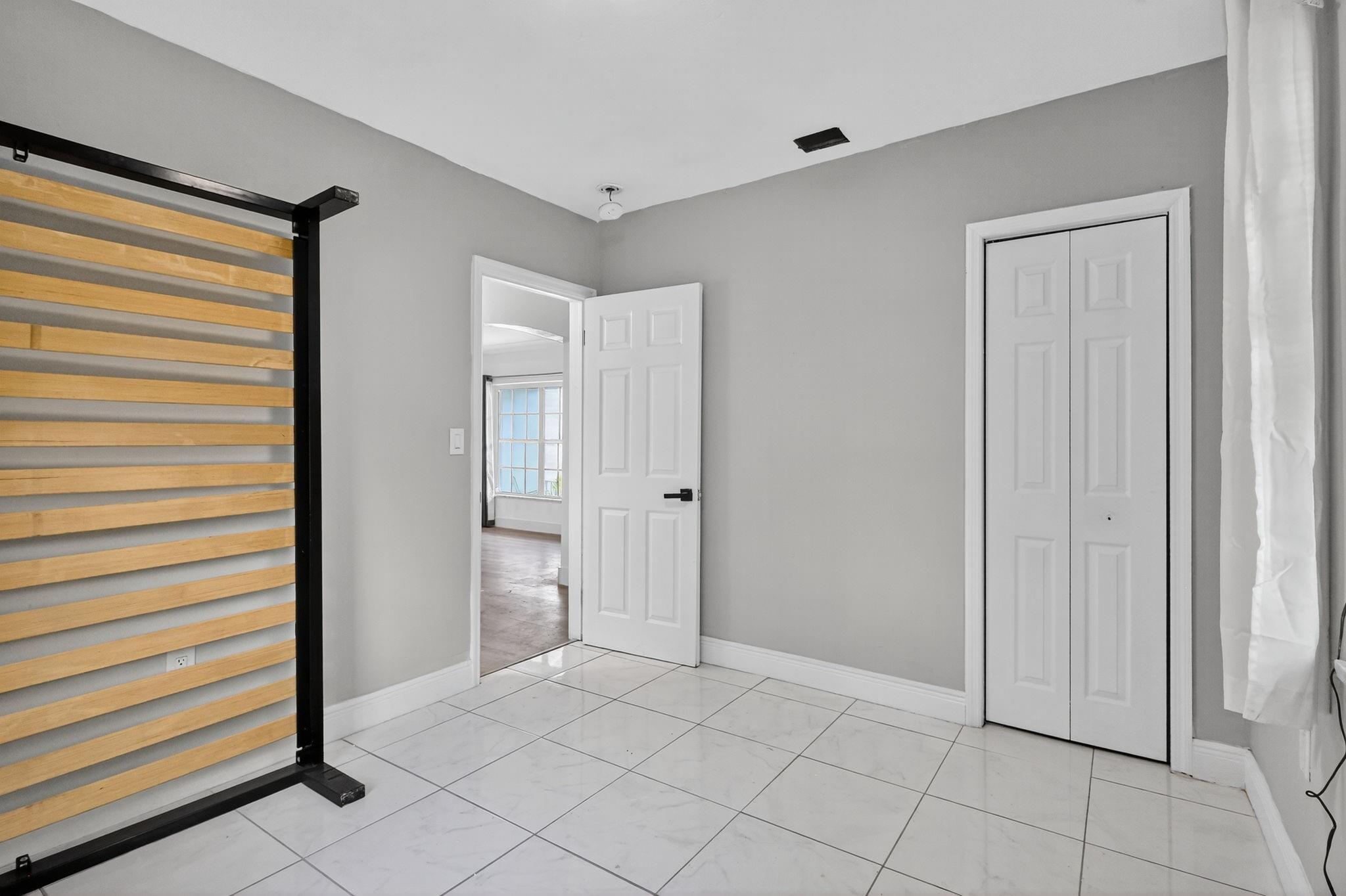 EDISON HEIGHTS SEC D - Residential Lease