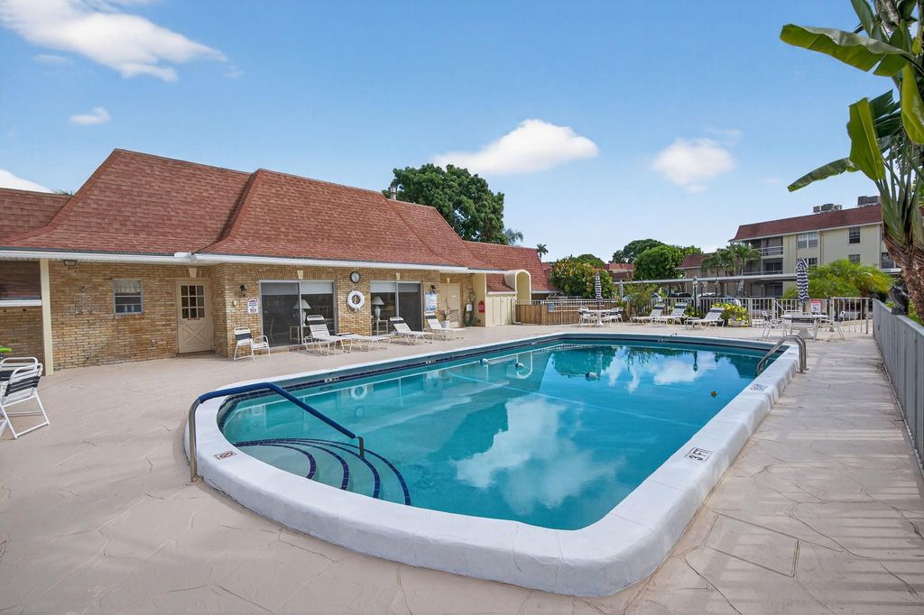 Photo of 5580 Tamberlane Circle #133, Palm Beach Gardens, FL 33418 (MLS # F10543308)