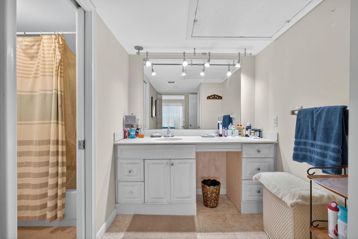 TAMBERLANE 3 CONDO - Residential