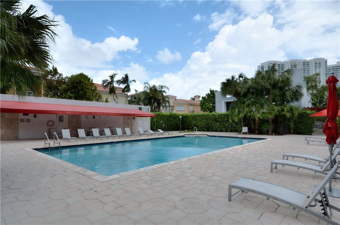 Courtyards of Aventura - Residential