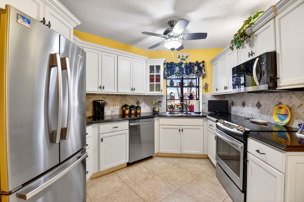 Photo of 5188 Europa Drive #G, Boynton Beach, FL 33437 (MLS # B26002305)