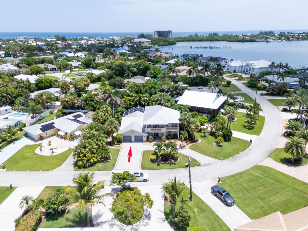 Photo of 1606 Thumb Point Drive, Fort Pierce, FL 34949 (MLS # B26055426)
