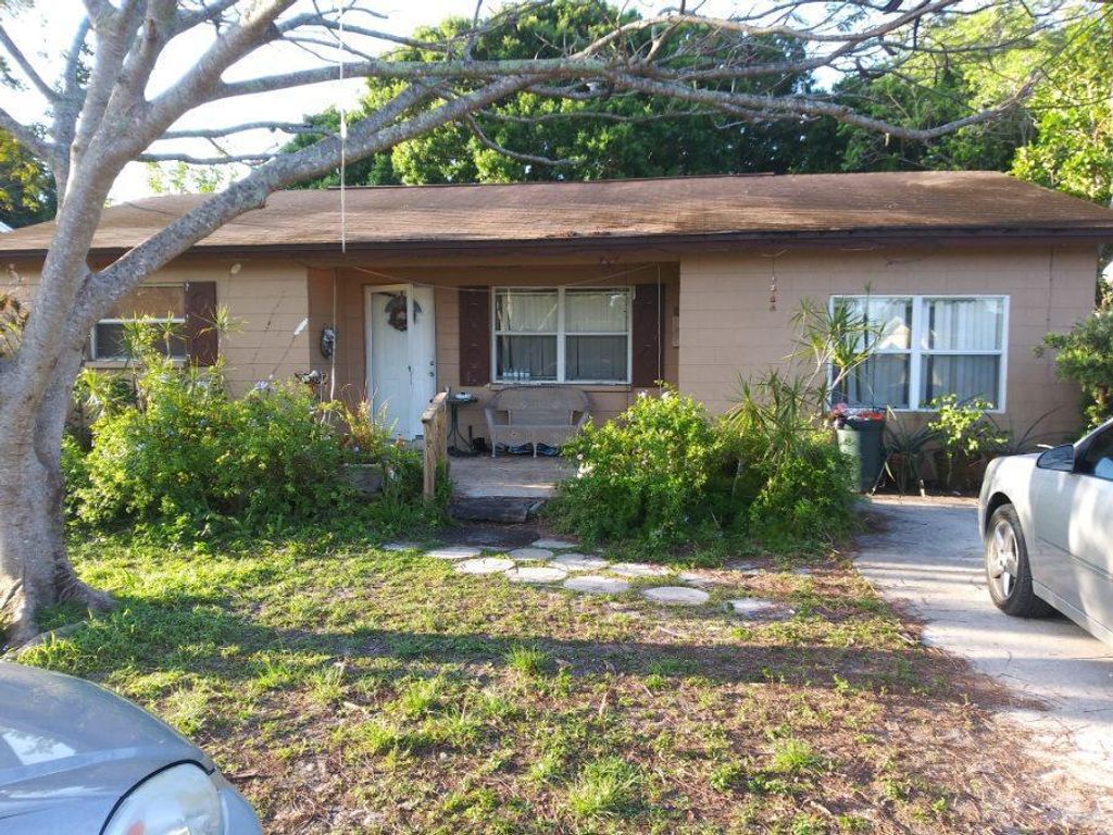 Photo of 1033 Martinique Avenue, Fort Pierce, FL 34982 (MLS # R10697673)