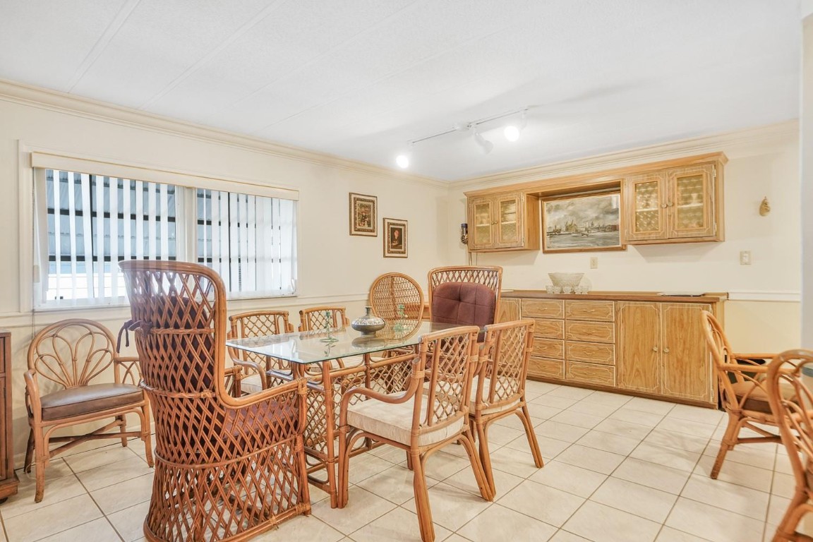 RAVENSWOOD ESTATES & MARI - Residential