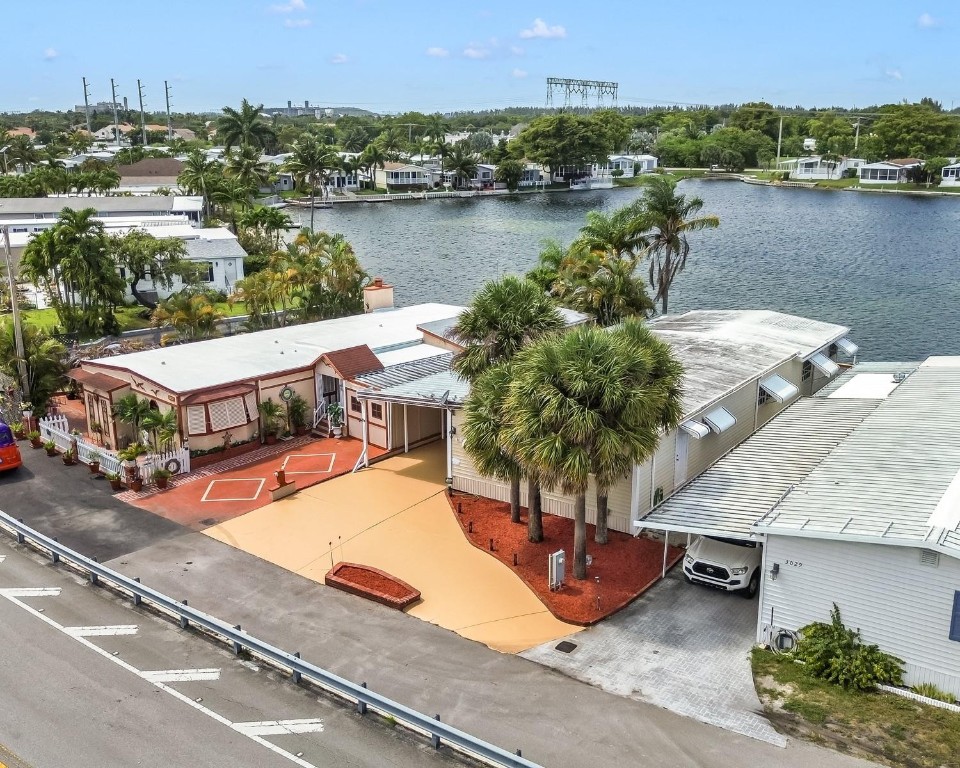 RAVENSWOOD ESTATES & MARI - Residential