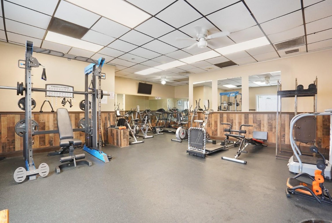 RAVENSWOOD ESTATES & MARI - Residential