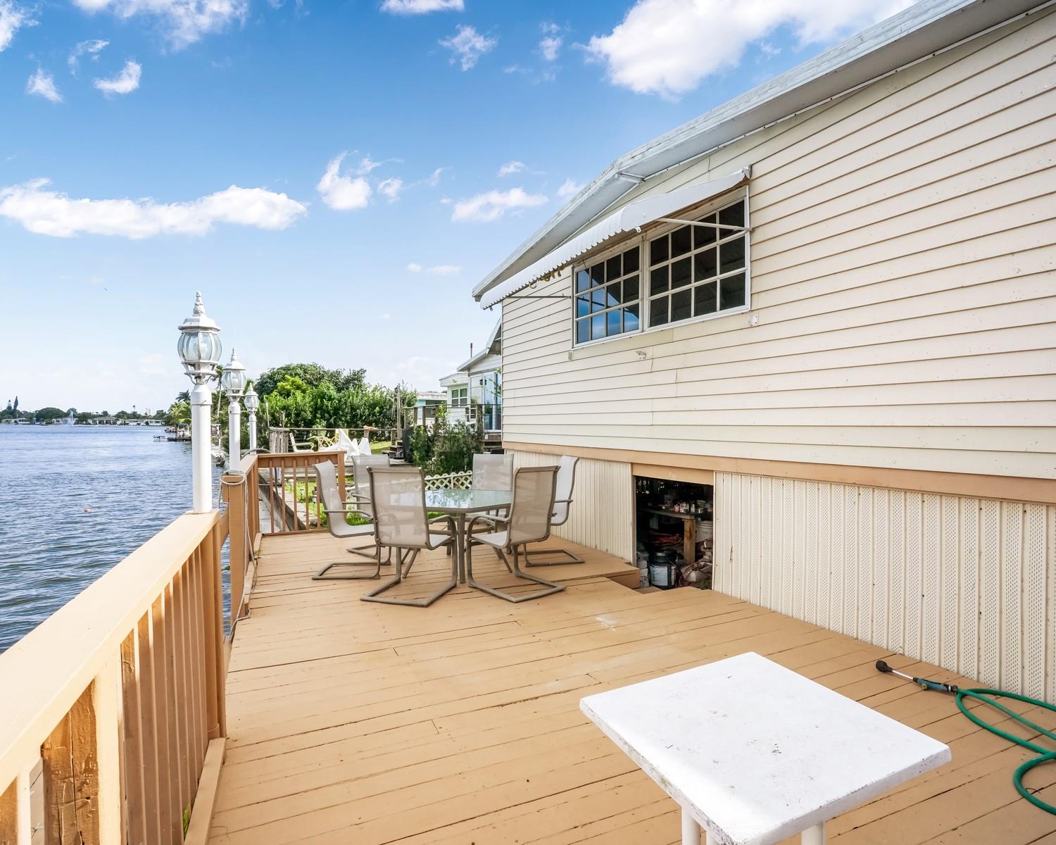 RAVENSWOOD ESTATES & MARI - Residential