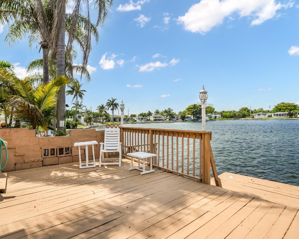 RAVENSWOOD ESTATES & MARI - Residential