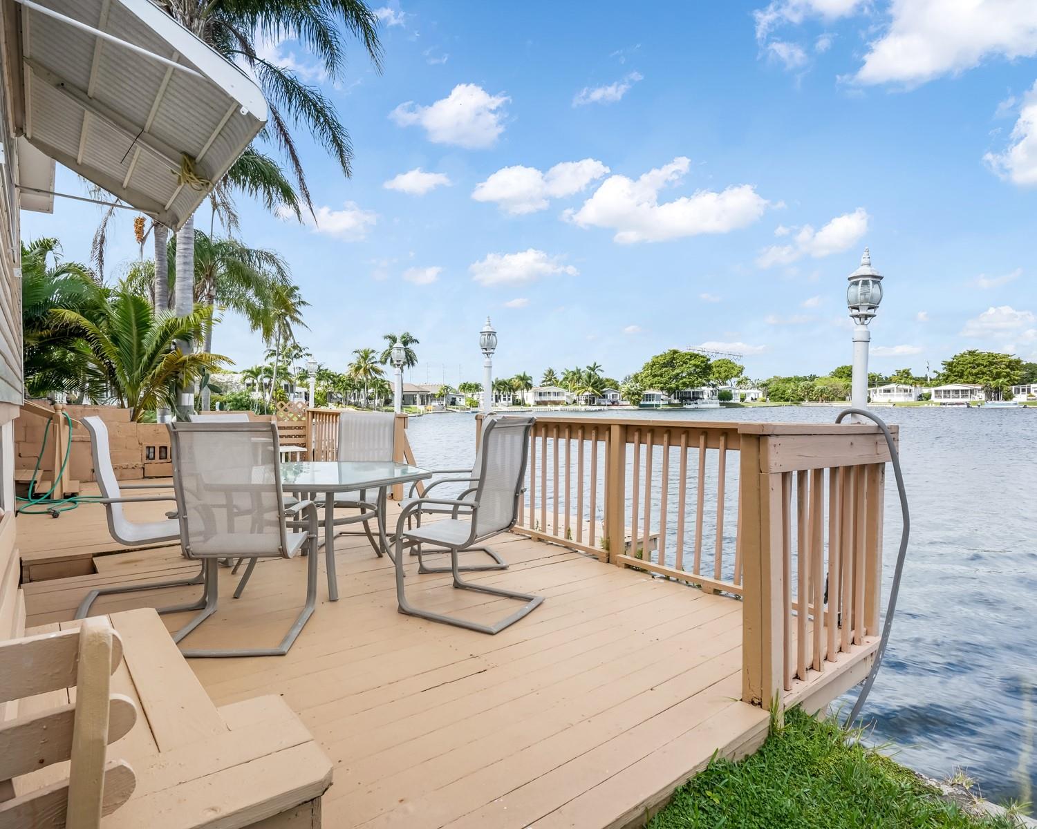 RAVENSWOOD ESTATES & MARI - Residential