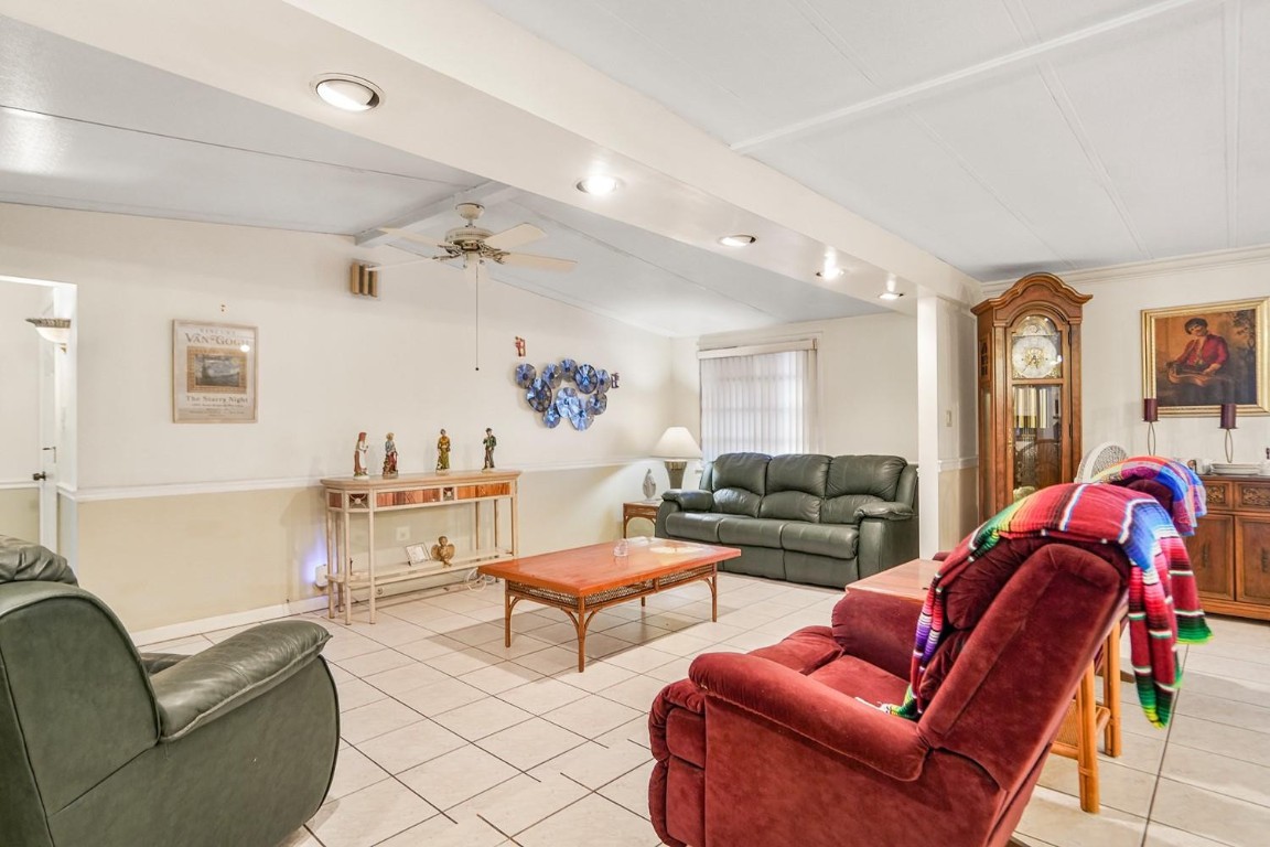 RAVENSWOOD ESTATES & MARI - Residential