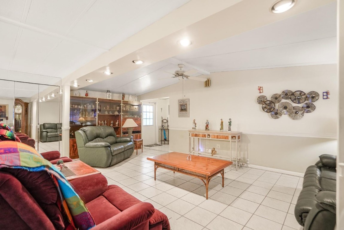 RAVENSWOOD ESTATES & MARI - Residential