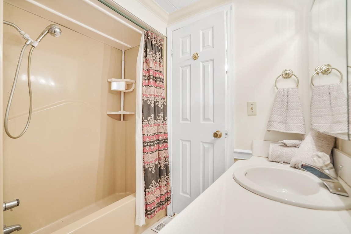 RAVENSWOOD ESTATES & MARI - Residential