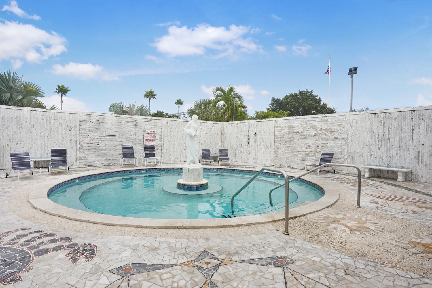 RAVENSWOOD ESTATES & MARI - Residential