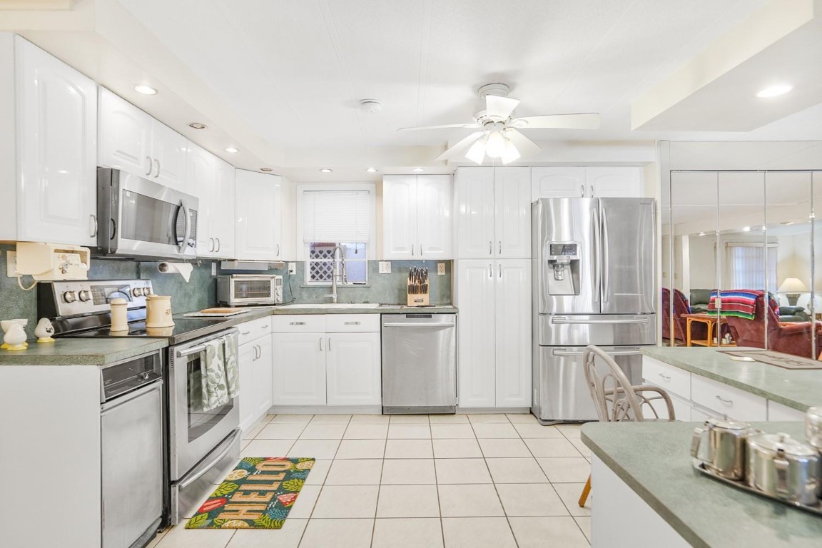 RAVENSWOOD ESTATES & MARI - Residential