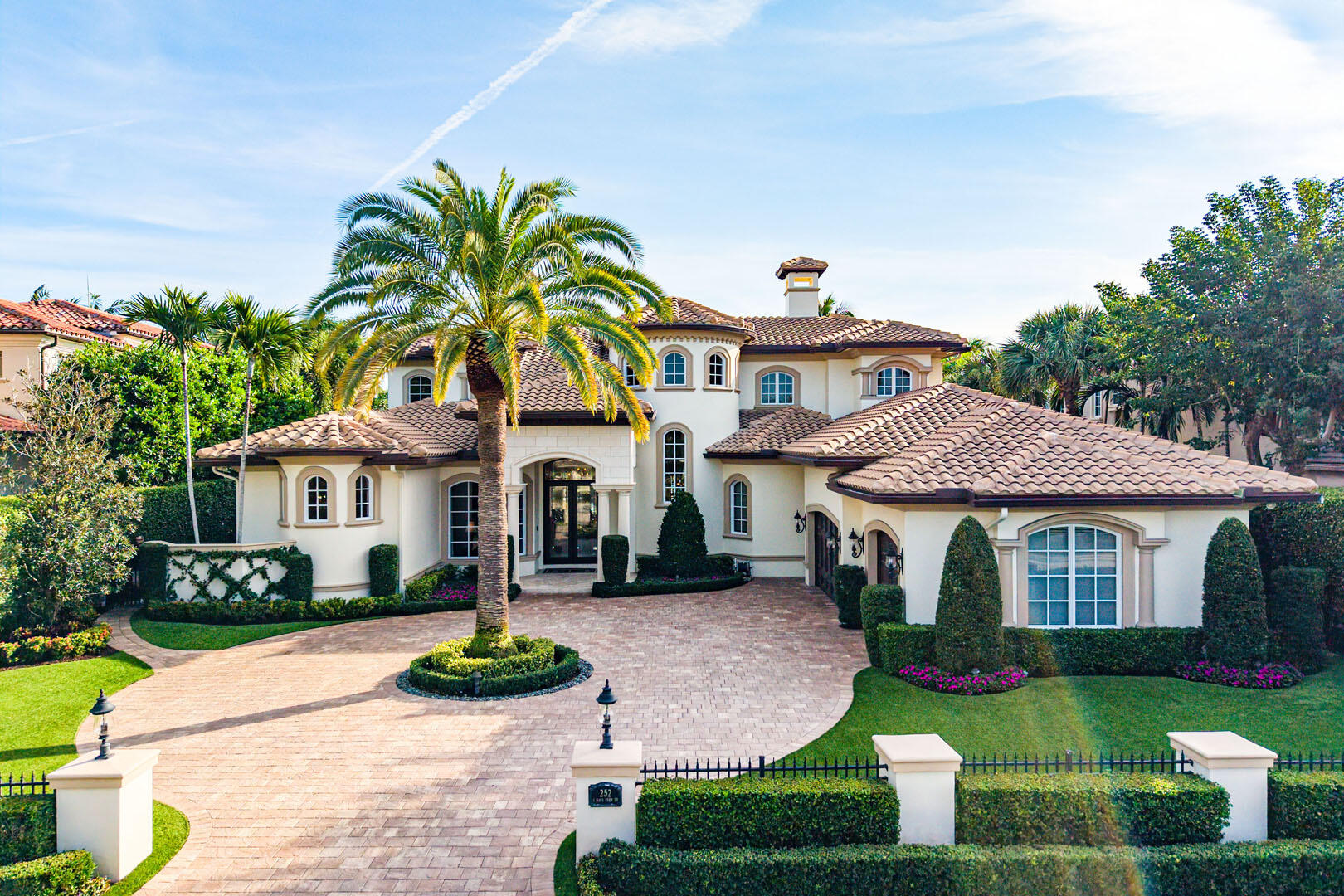 ROYAL PALM YACHT & COUNTRY CLUB - Residential