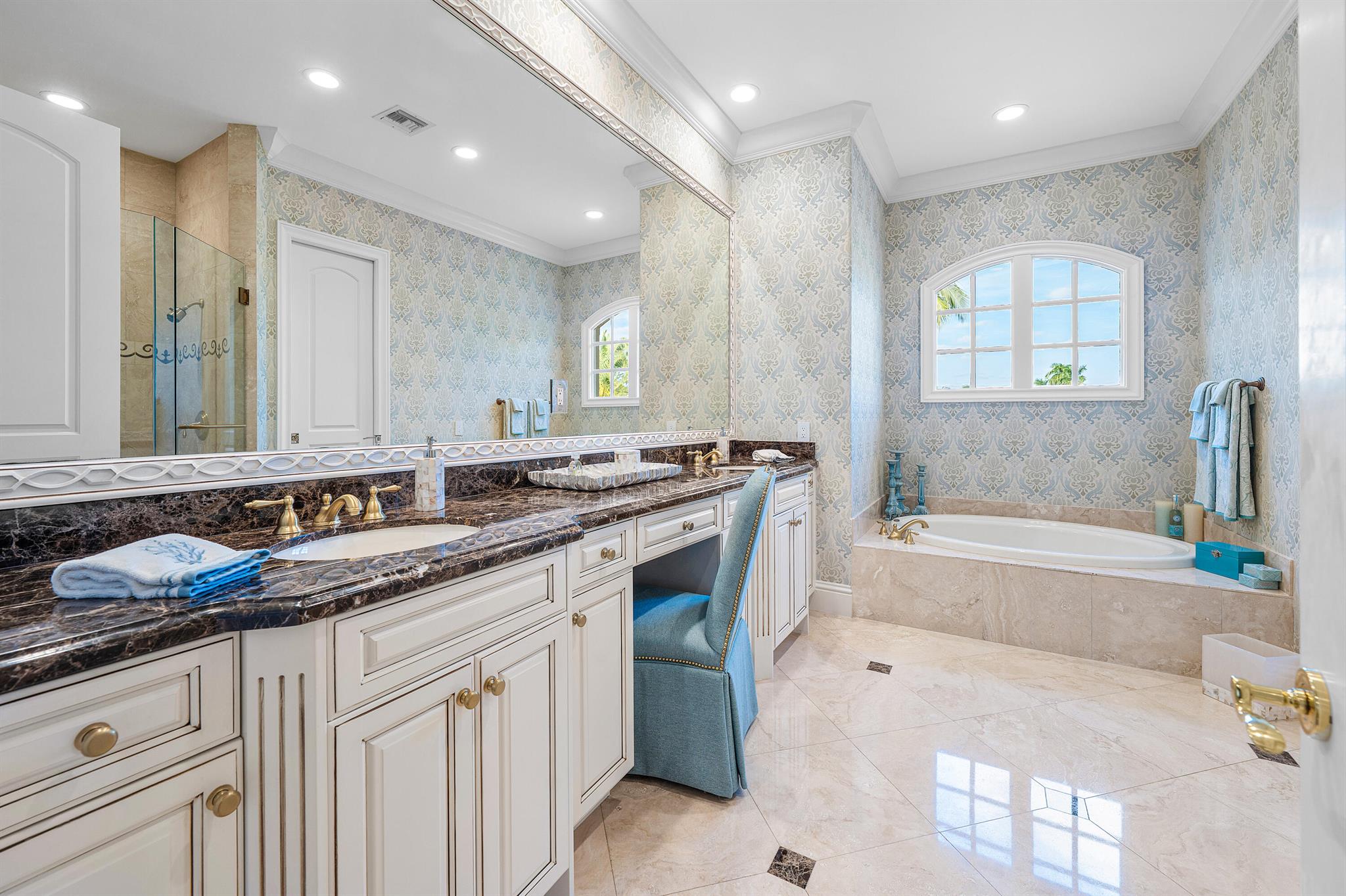 ROYAL PALM YACHT & COUNTR - Residential