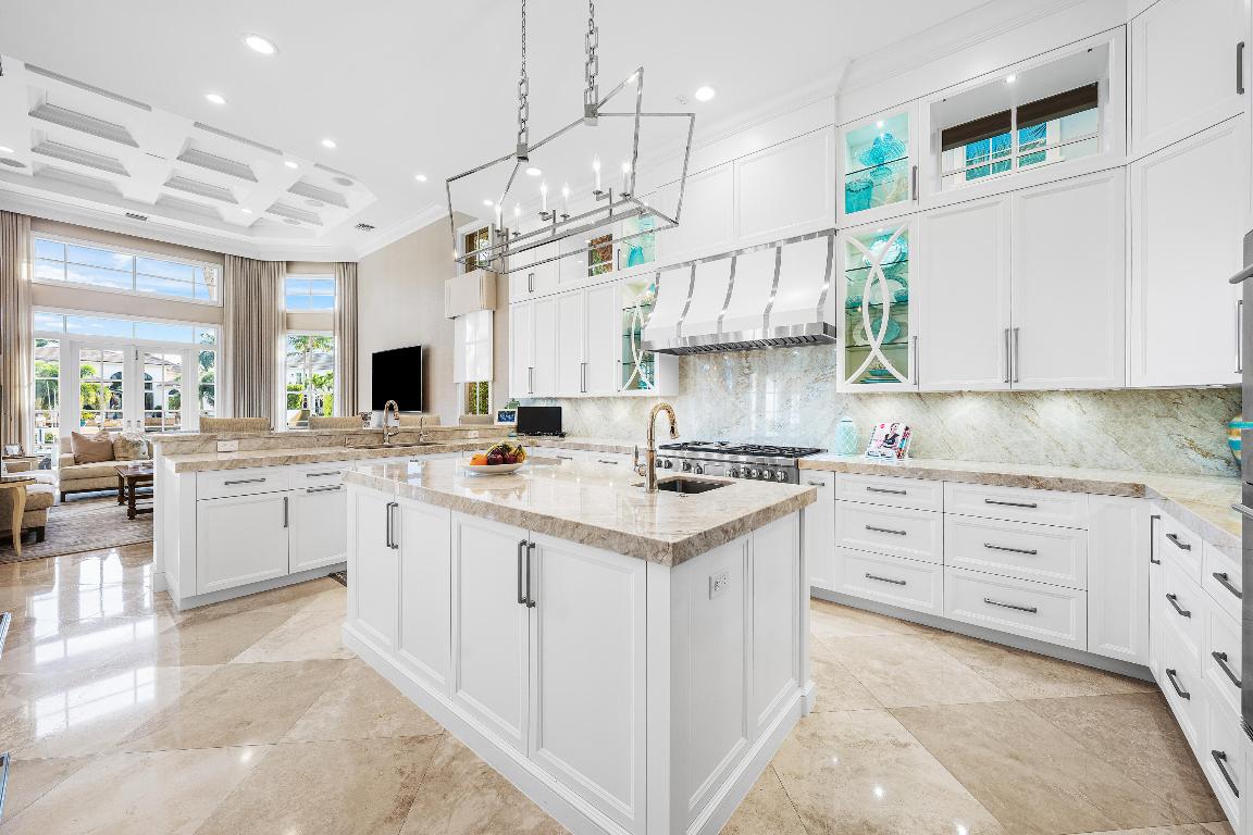 ROYAL PALM YACHT & COUNTRY CLUB - Residential