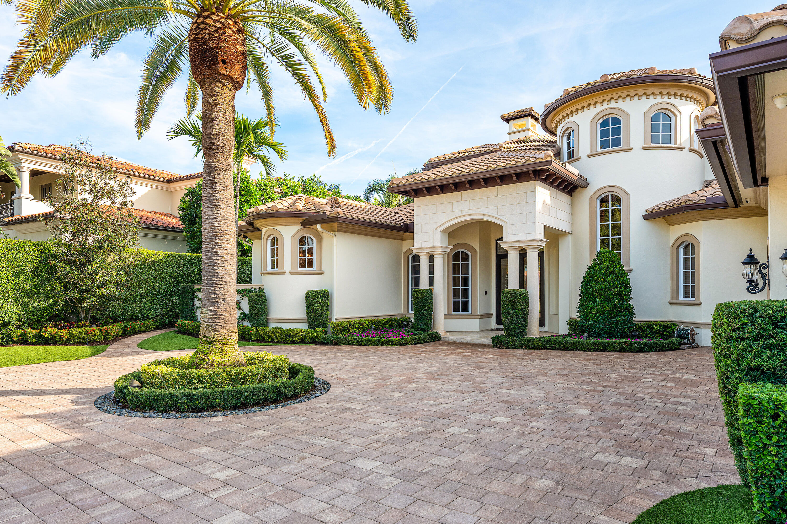 ROYAL PALM YACHT & COUNTRY CLUB - Residential