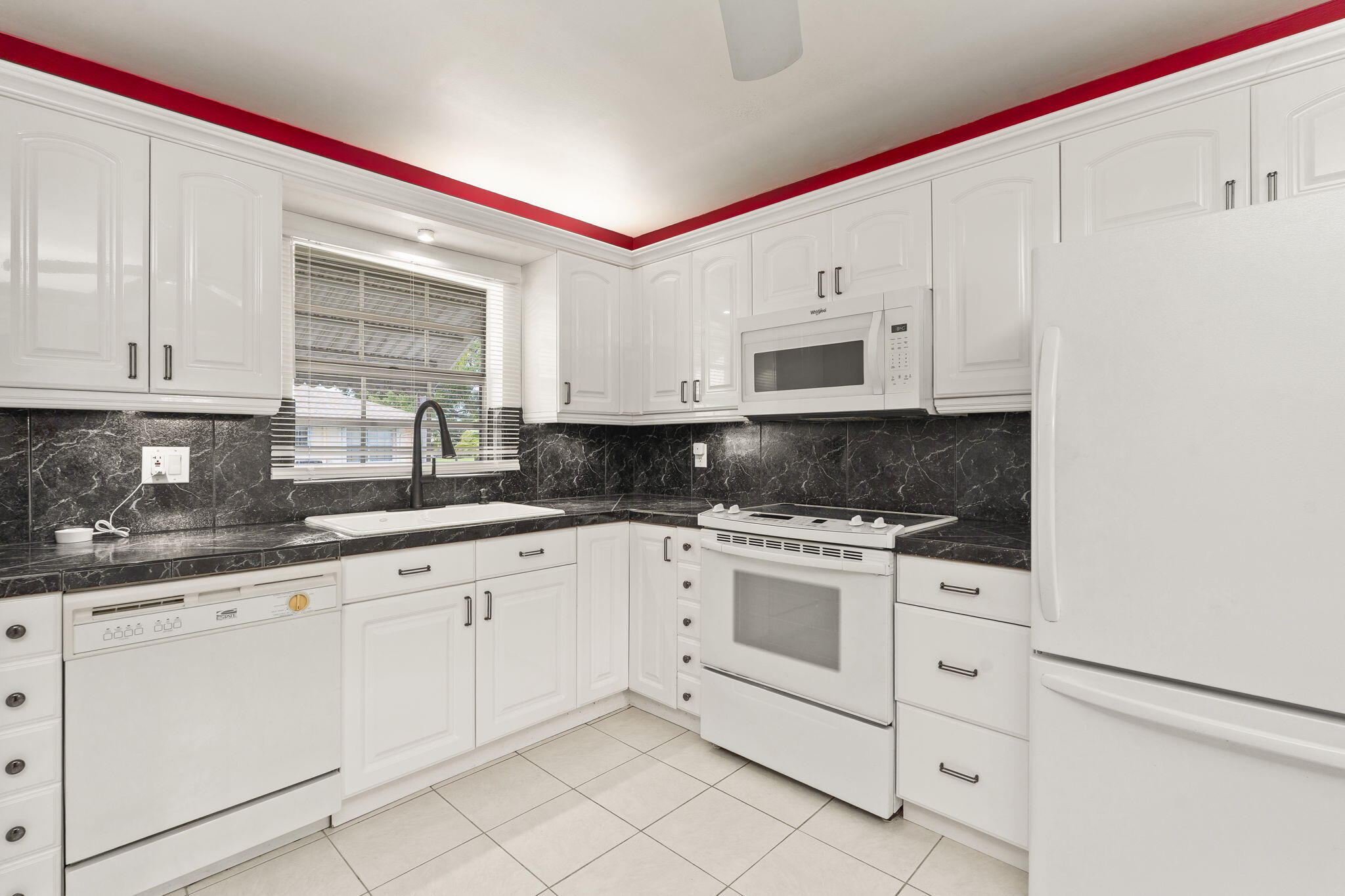 THE GROVE CONDOMINIUM SECTION 1 - Residential