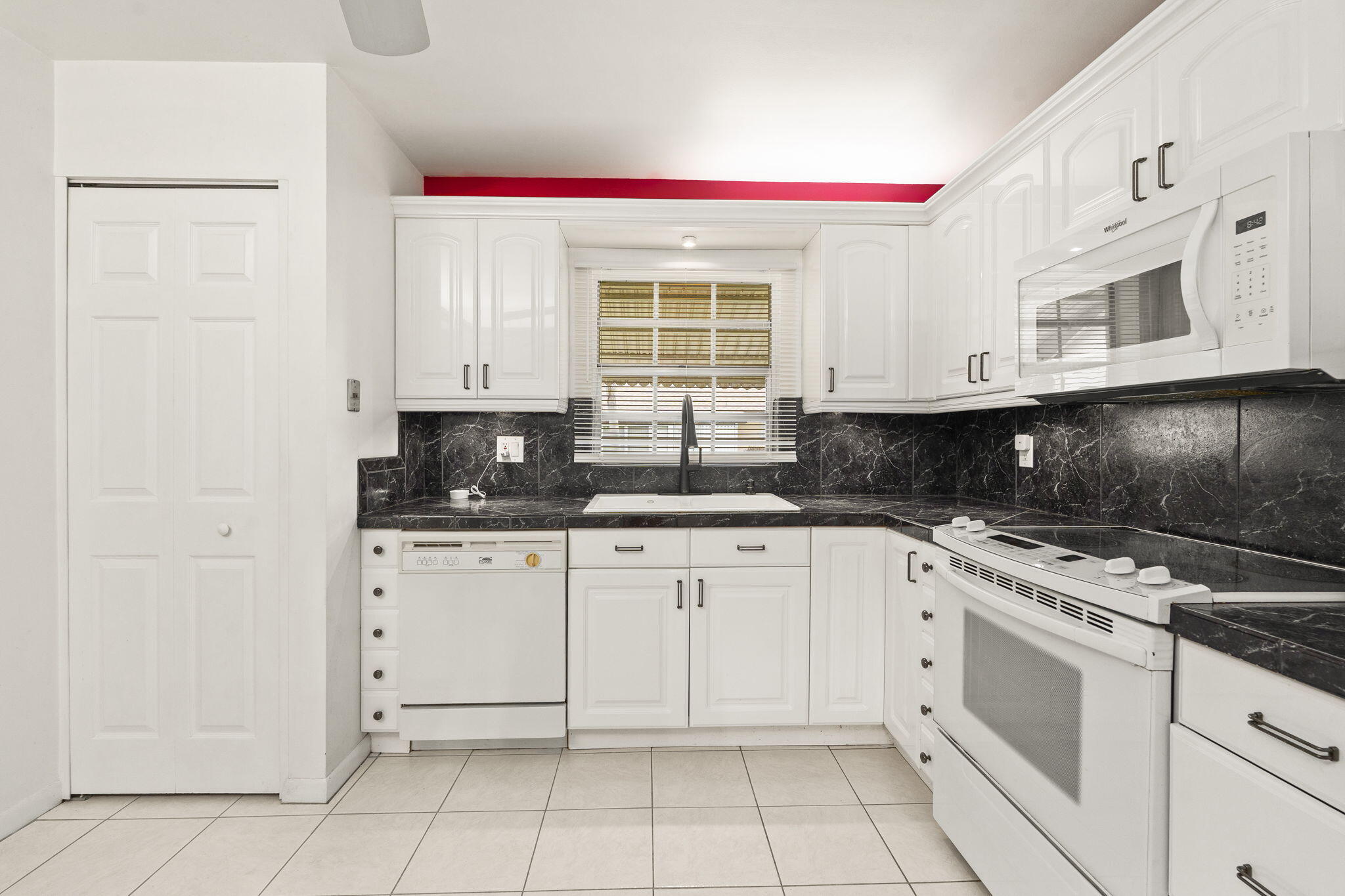 THE GROVE CONDOMINIUM SECTION 1 - Residential