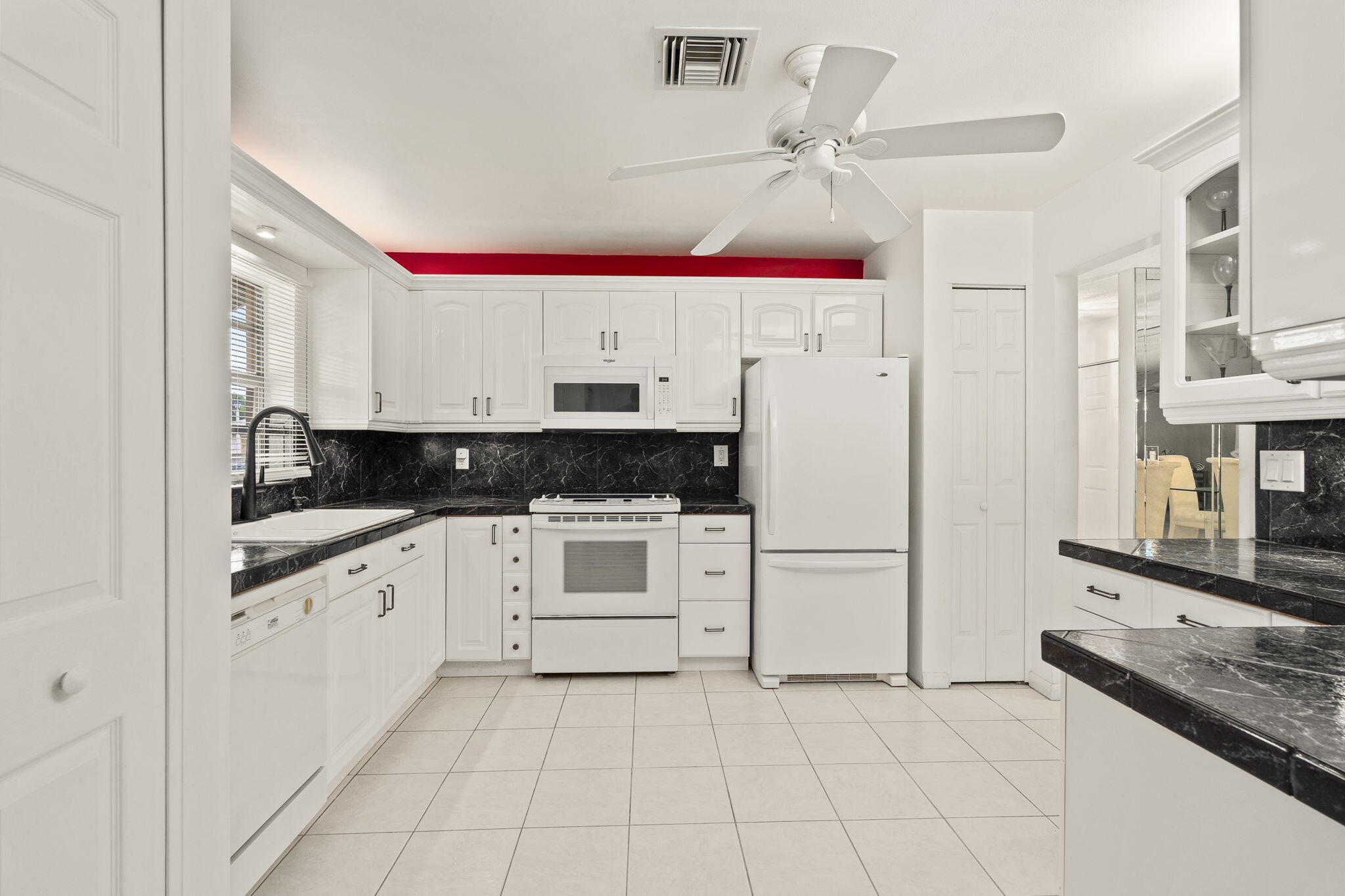 THE GROVE CONDOMINIUM SECTION 1 - Residential