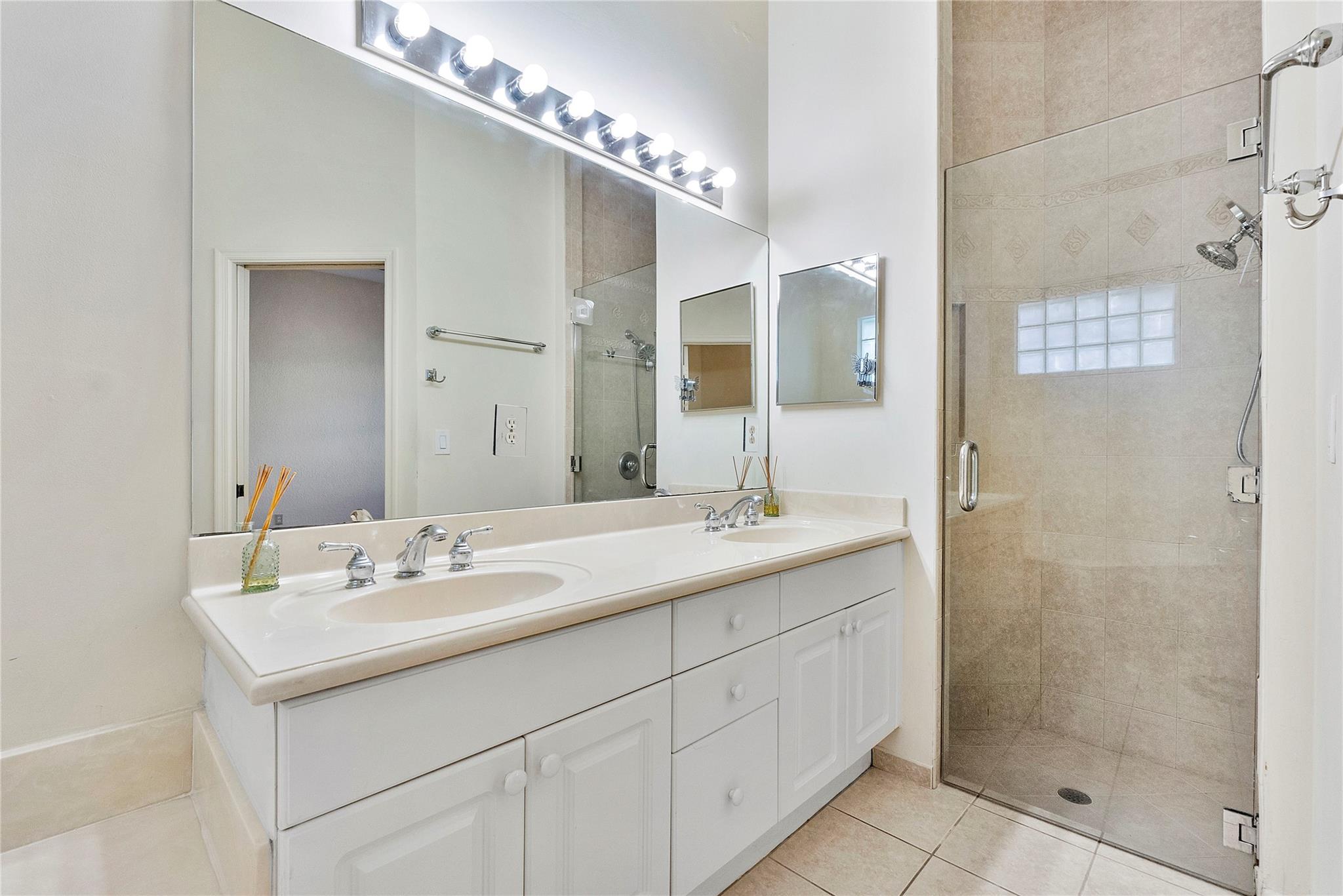 Heron Bay Four 160-1 B - Residential