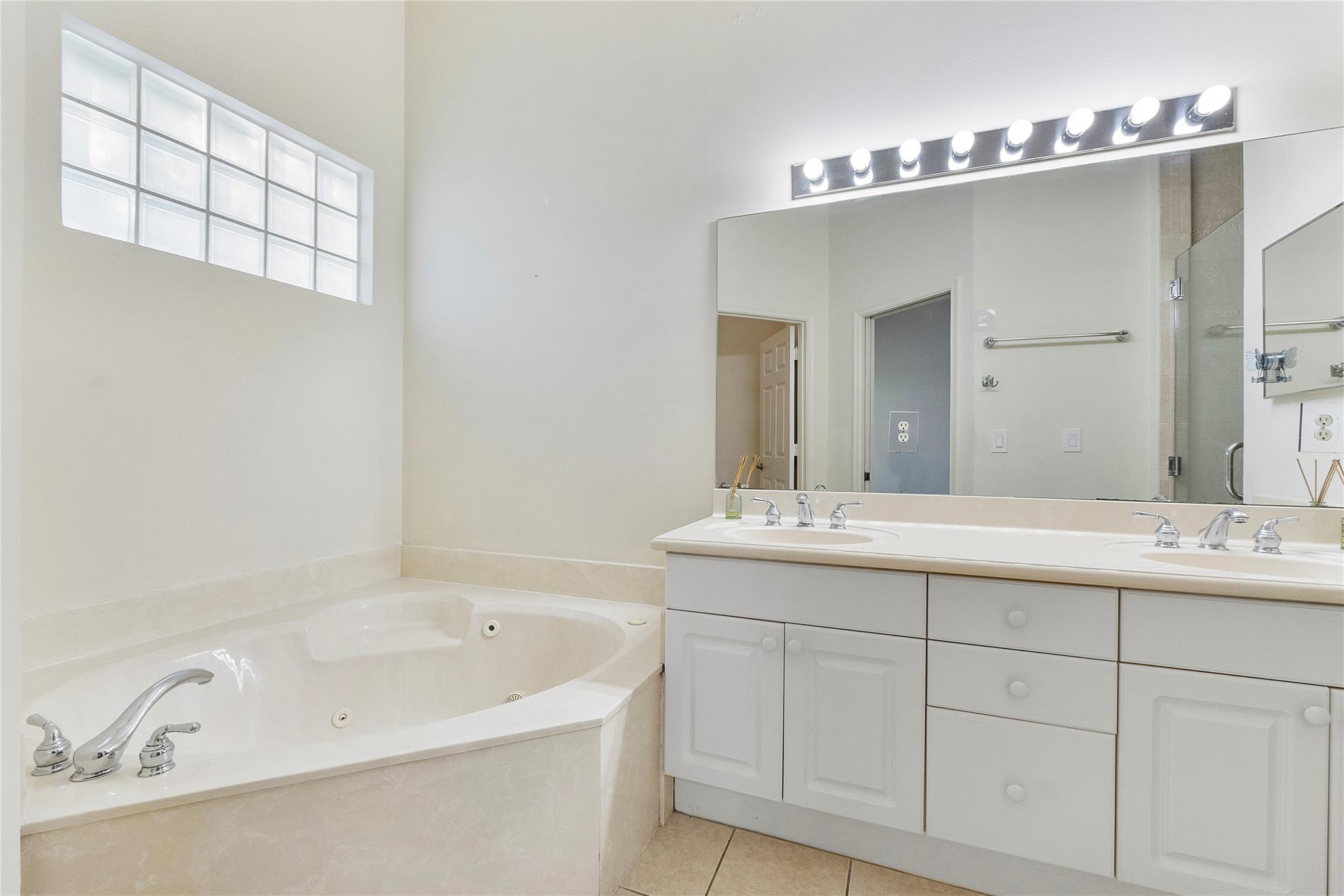 Heron Bay Four 160-1 B - Residential