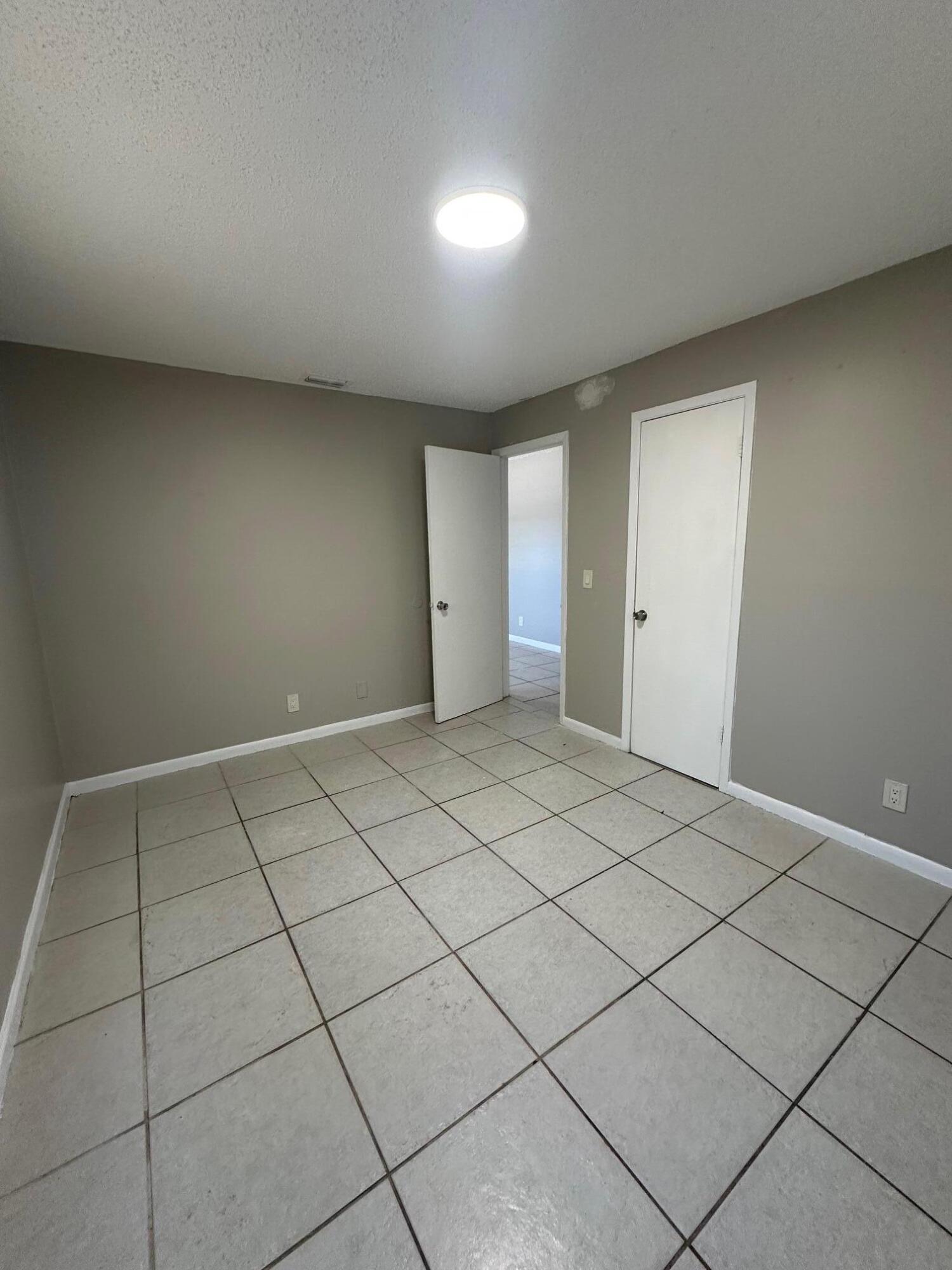 PALM BEACH FARMS CO 7 - Residential Lease