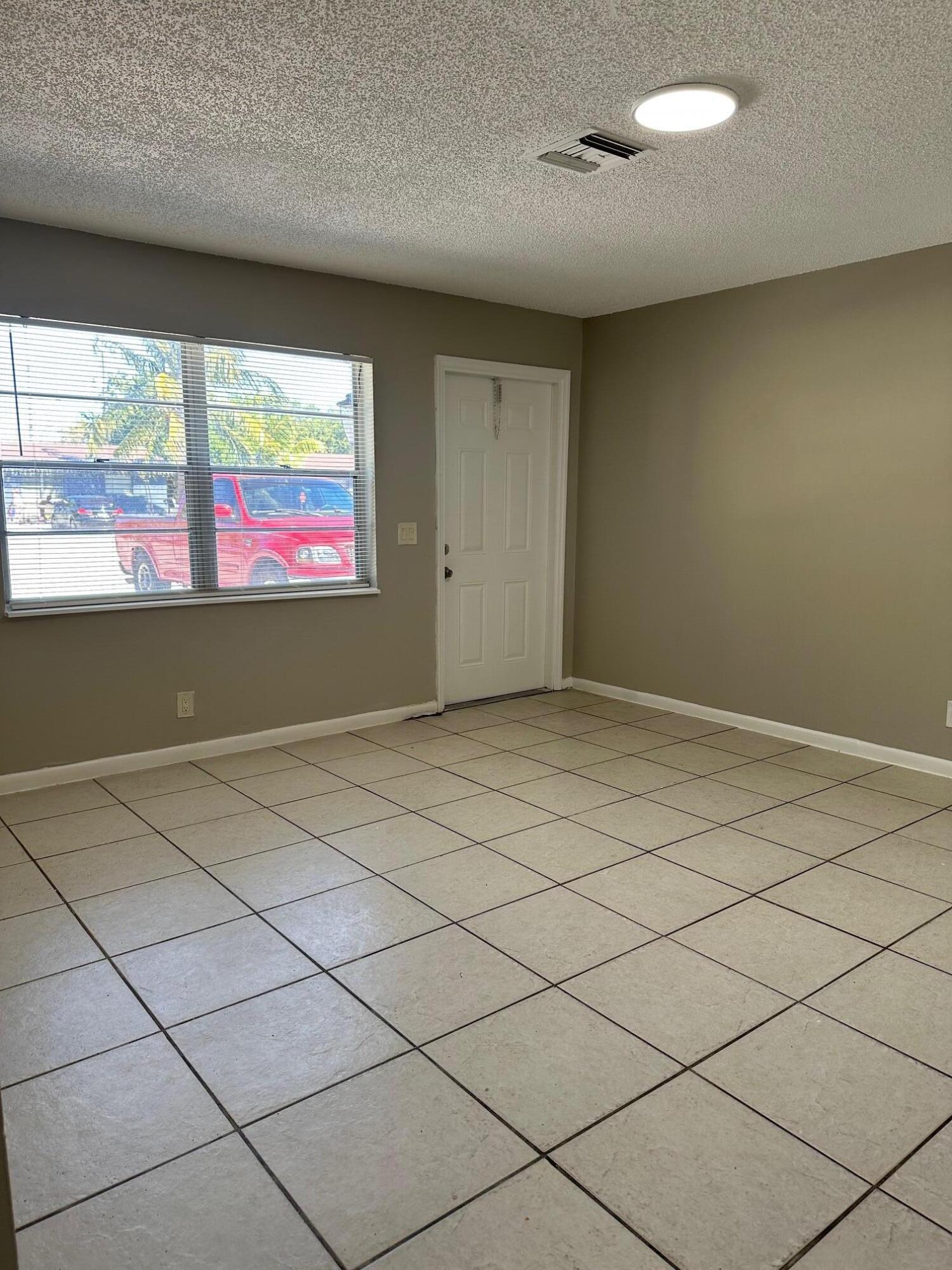 PALM BEACH FARMS CO 7 - Residential Lease