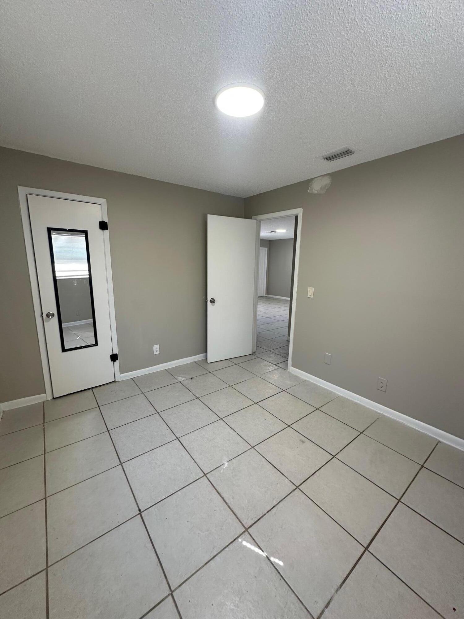 PALM BEACH FARMS CO 7 - Residential Lease